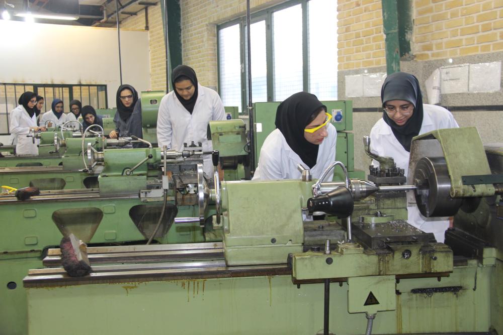 اجرایی شدن ارائه دروس مهارتی-اشتغال‌پذیری در برنامه‌های درسی و سرفصل دروس رشته‌های تحصیلی مقطع کارشناسی دانشگاه از سال تحصیلی 1404-1403