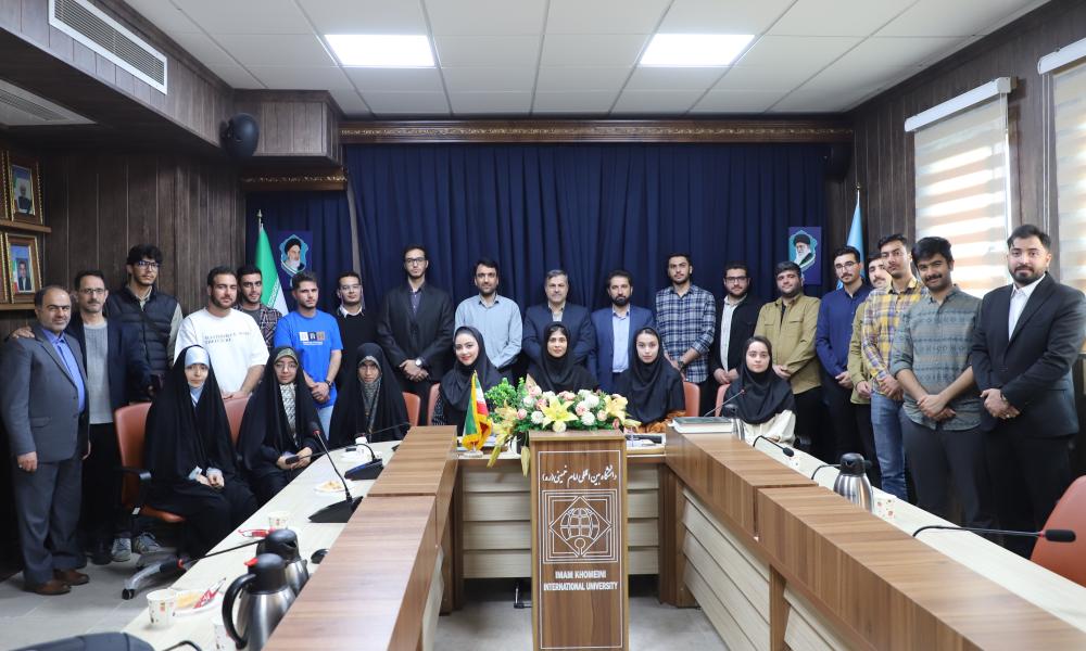 دیدار و گفتگوی دانشجویان فعال انجمن‌های علمی و کانون‌های فرهنگی با رئیس دانشگاه