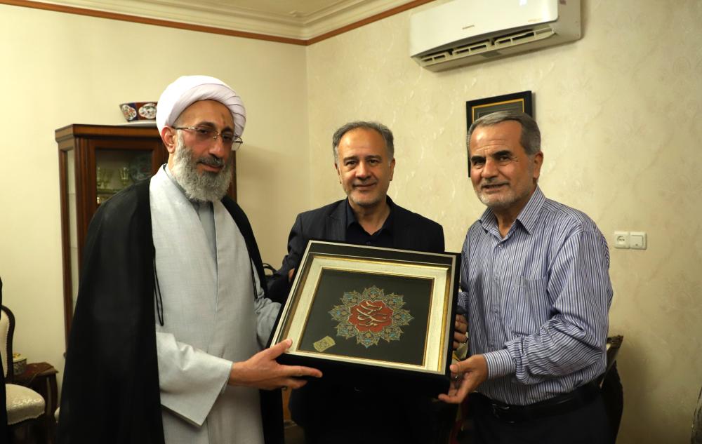 دیدار سرپرست دانشگاه با استاد فرهیخته و بازنشسته دانشگاه (دکتر سید ابوالحسن نائینی)